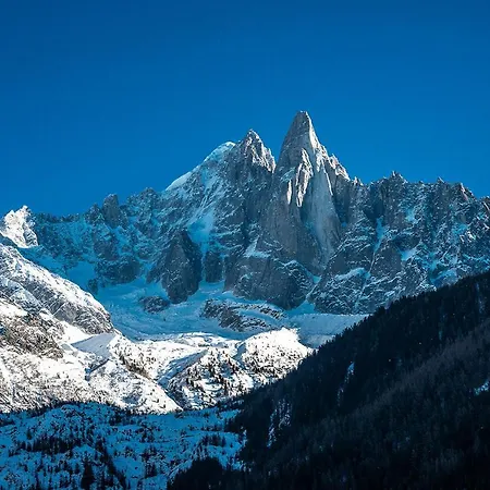 Eden Centre 公寓 *